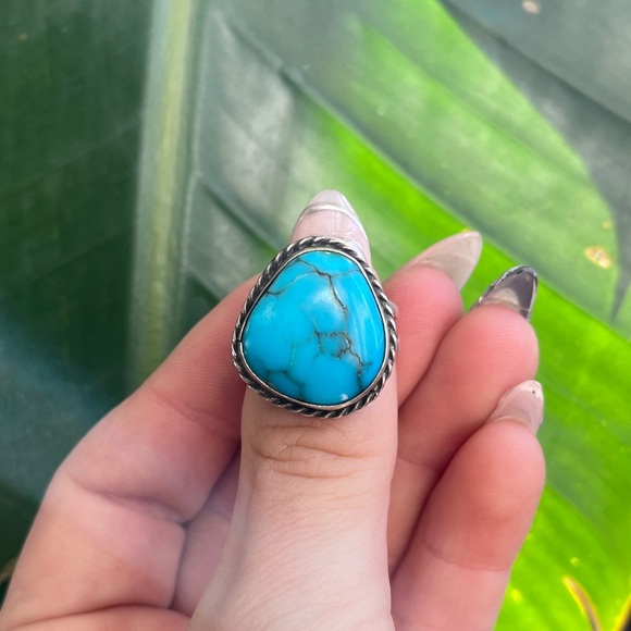 Gorgeous Turquoise Sterling Silver Statement Ring - Picture 1 of 15